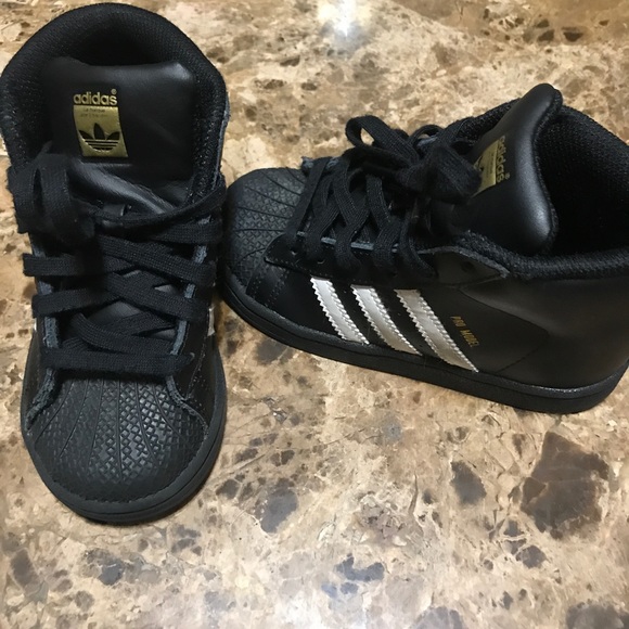 Toddler Adidas perfect condition - Picture 2 of 4